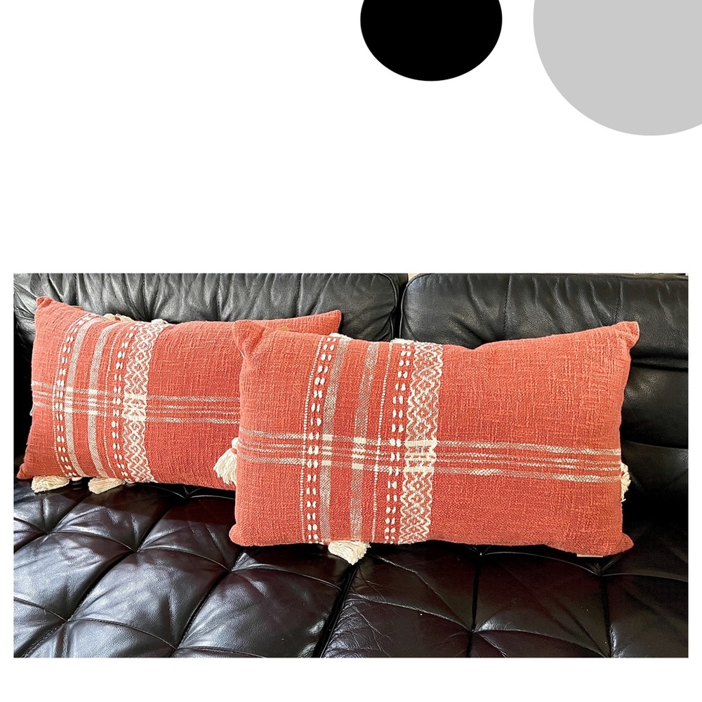 Decorative Pillow with Tassel (2 pillows)